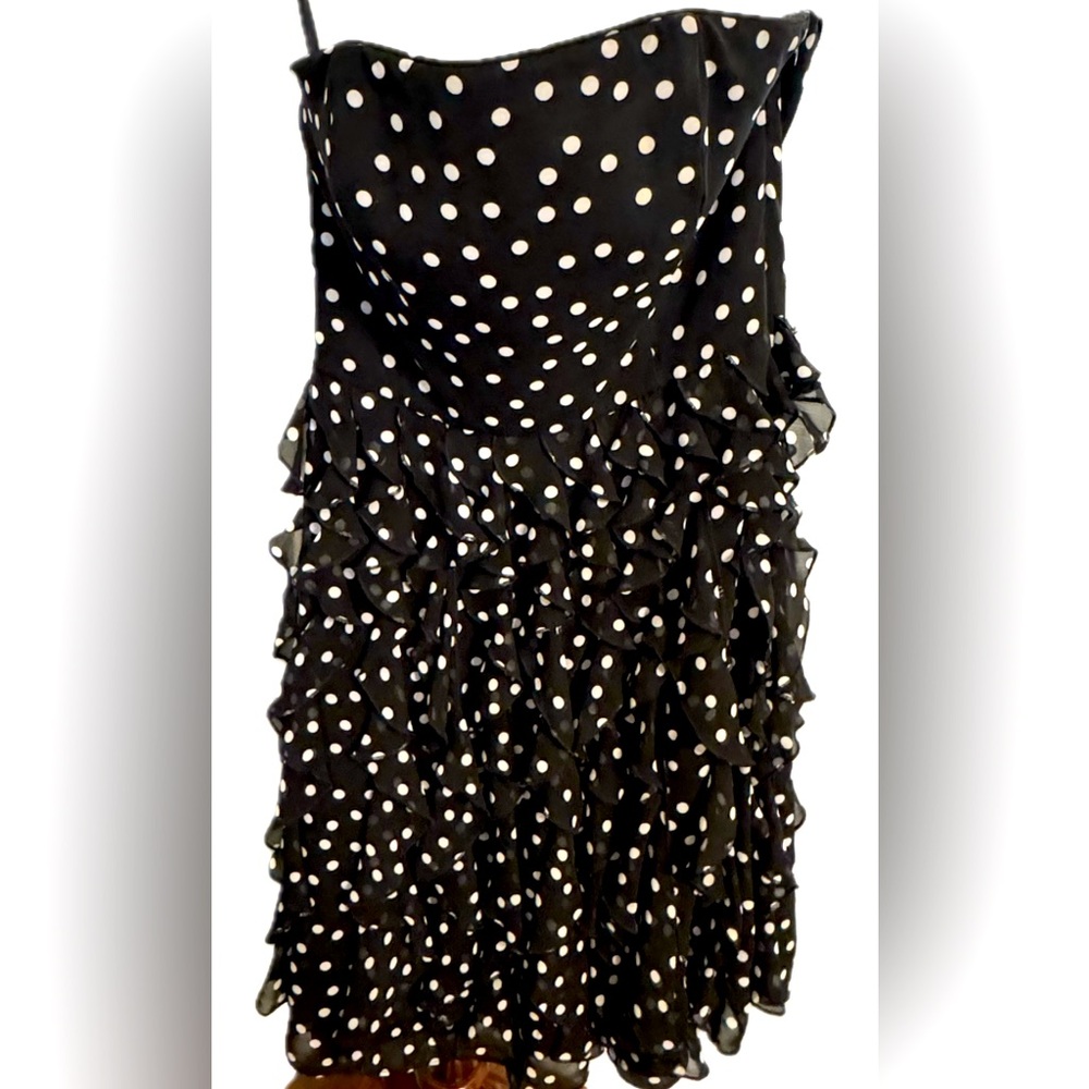 WHBM Sz 4. Strapless. LBD. Boned bust gives hour glass shape.